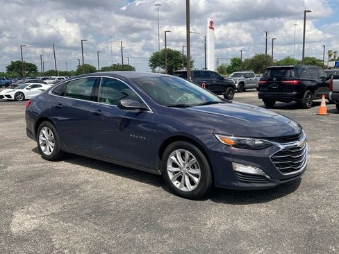 Used 2025 Chevrolet Malibu LT image 3