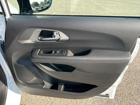 New 2026 Chrysler Pacifica Select image 51