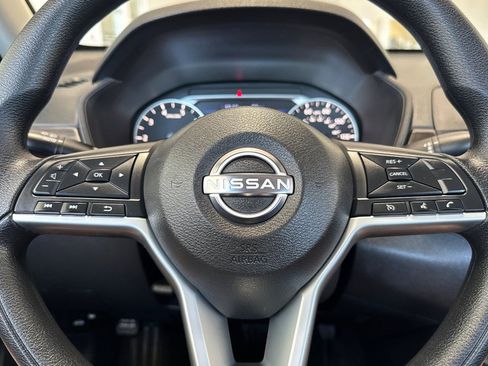 Used 2025 Nissan Altima 2.5 SV FWD image 22