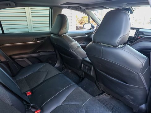 Used 2022 Toyota Camry XLE image 16