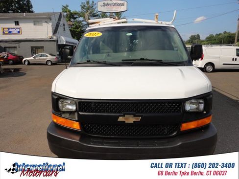 Used 2017 Chevrolet Express 2500 RWD image 2