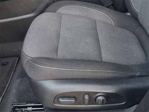 Used 2023 Chevrolet Traverse LT image 24