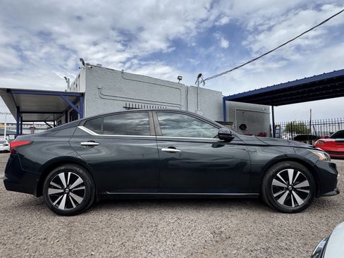 Used 2022 Nissan Altima 2.5 SV FWD image 4