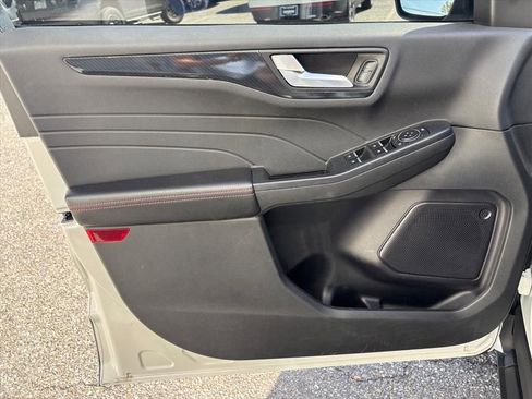 Used 2024 Ford Escape ST-Line image 8