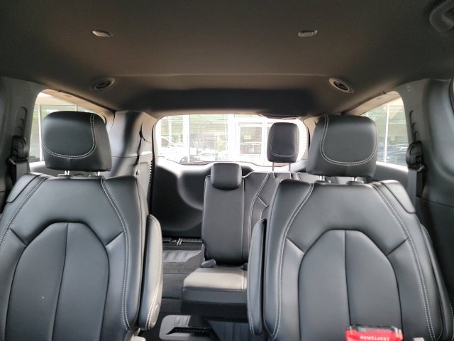 Used 2026 Chrysler Voyager LX FWD image 7