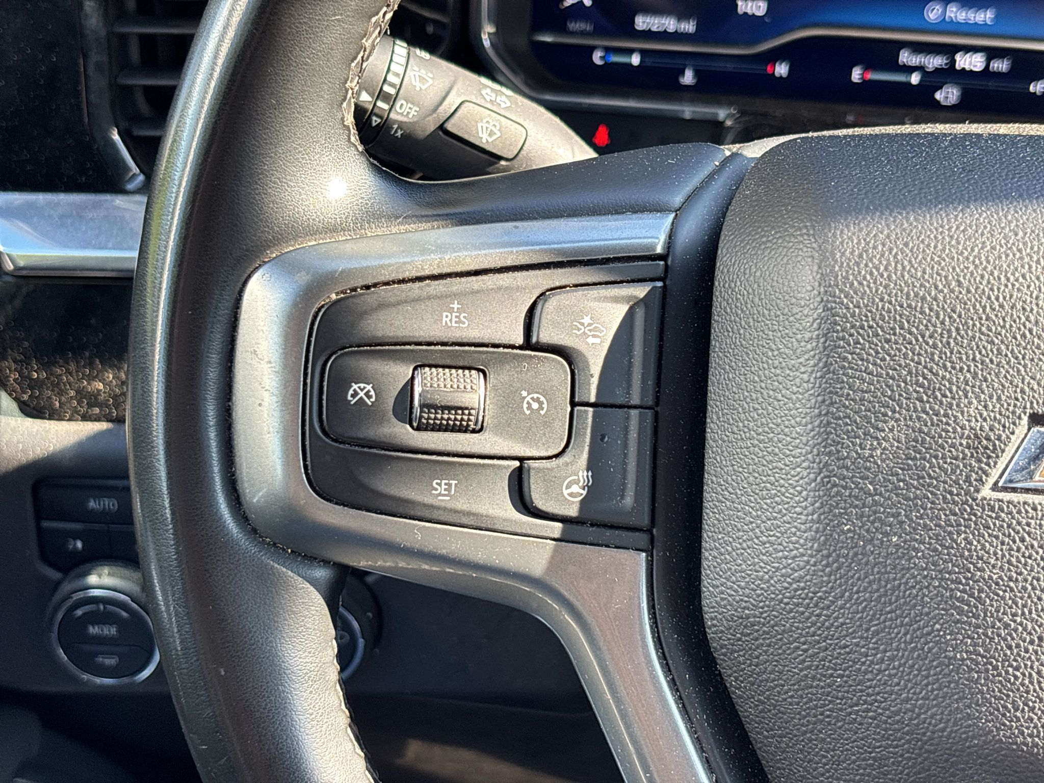 Used 2025 Chevrolet Silverado 1500 LT AWD/4WD image 18