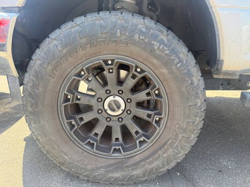 Used 2019 Ford F250 Lariat w/ Lariat Ultimate Package AWD/4WD image 5
