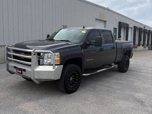 Used 2011 Chevrolet Silverado 2500 LT w/ Suspension Package, Off-Road AWD/4WD image 3