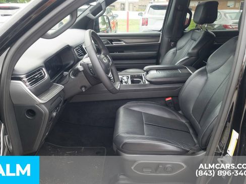 Used 2024 Jeep Wagoneer L Series II RWD image 6