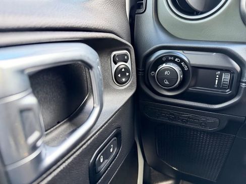 Used 2024 Jeep Gladiator Mojave image 17