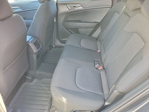 New 2025 Kia Sportage LX image 5