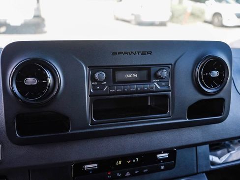 New 2024 Mercedes-Benz eSprinter 170 Cargo image 14