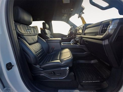 Certified 2025 Ford F450 Platinum w/ FX4 Off-Road Package image 15