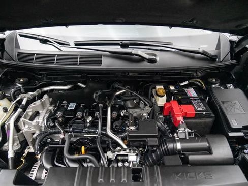 Used 2025 Nissan Kicks SV FWD image 8