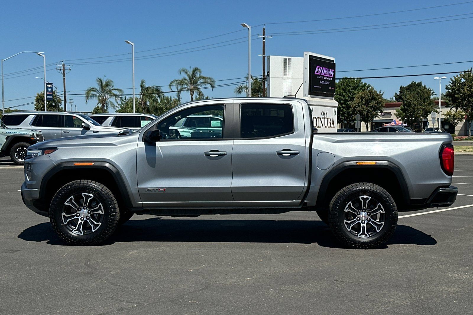 Used 2023 GMC Canyon AT4 w/ AT4 Premium Package AWD/4WD image 8