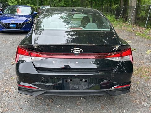 Used 2023 Hyundai Elantra SE FWD image 4