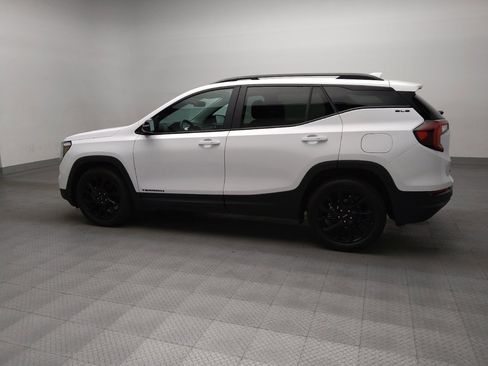 Used 2023 GMC Terrain SLE w/ Driver Convenience Package image 3