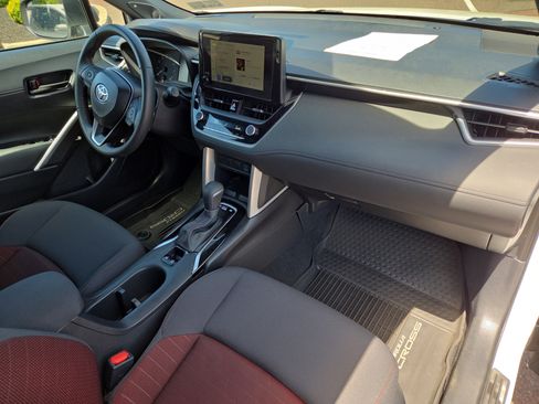 Used 2025 Toyota Corolla Cross AWD Hybrid w/ Moonroof Package image 18