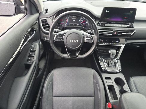 Used 2022 Kia Seltos SX w/ Sunroof Package image 24