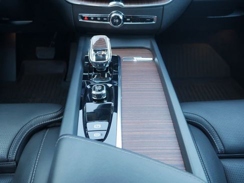 Used 2023 Volvo XC60 T8 Ultimate w/ Climate Package image 42