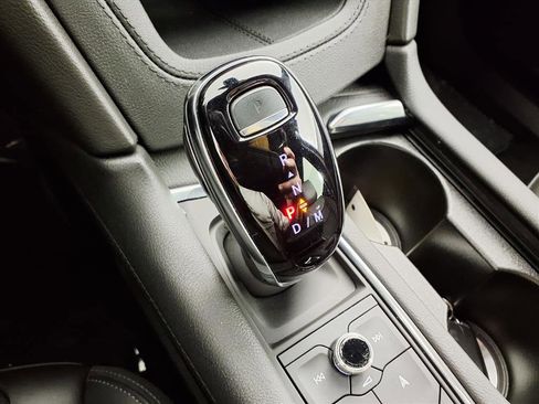 Certified 2025 Cadillac XT6 Premium Luxury image 21