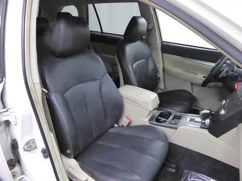 Used 2010 Subaru Outback 3.6R Premium image 22