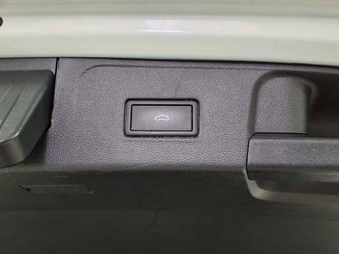 Used 2024 Volkswagen Atlas SEL Premium R-Line image 13