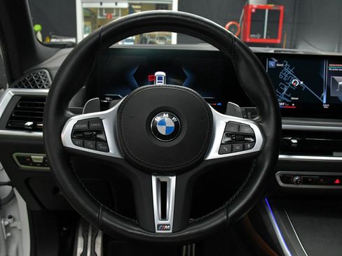 Used 2023 BMW X7 M60i AWD/4WD image 24