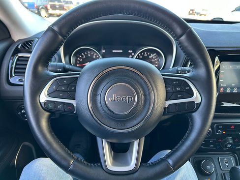 Used 2019 Jeep Compass Latitude image 9