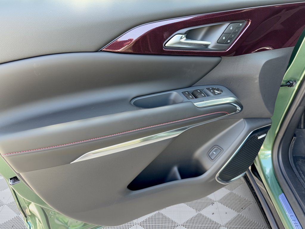 New 2027 Chevrolet Traverse RS w/ LPO, Floor Liner Package FWD image 14