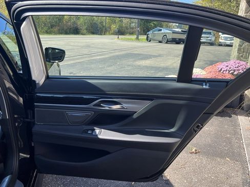 Used 2018 BMW 750i xDrive 750i xDrive image 20