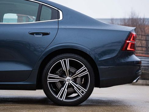 Used 2020 Volvo S60 T5 Inscription image 4