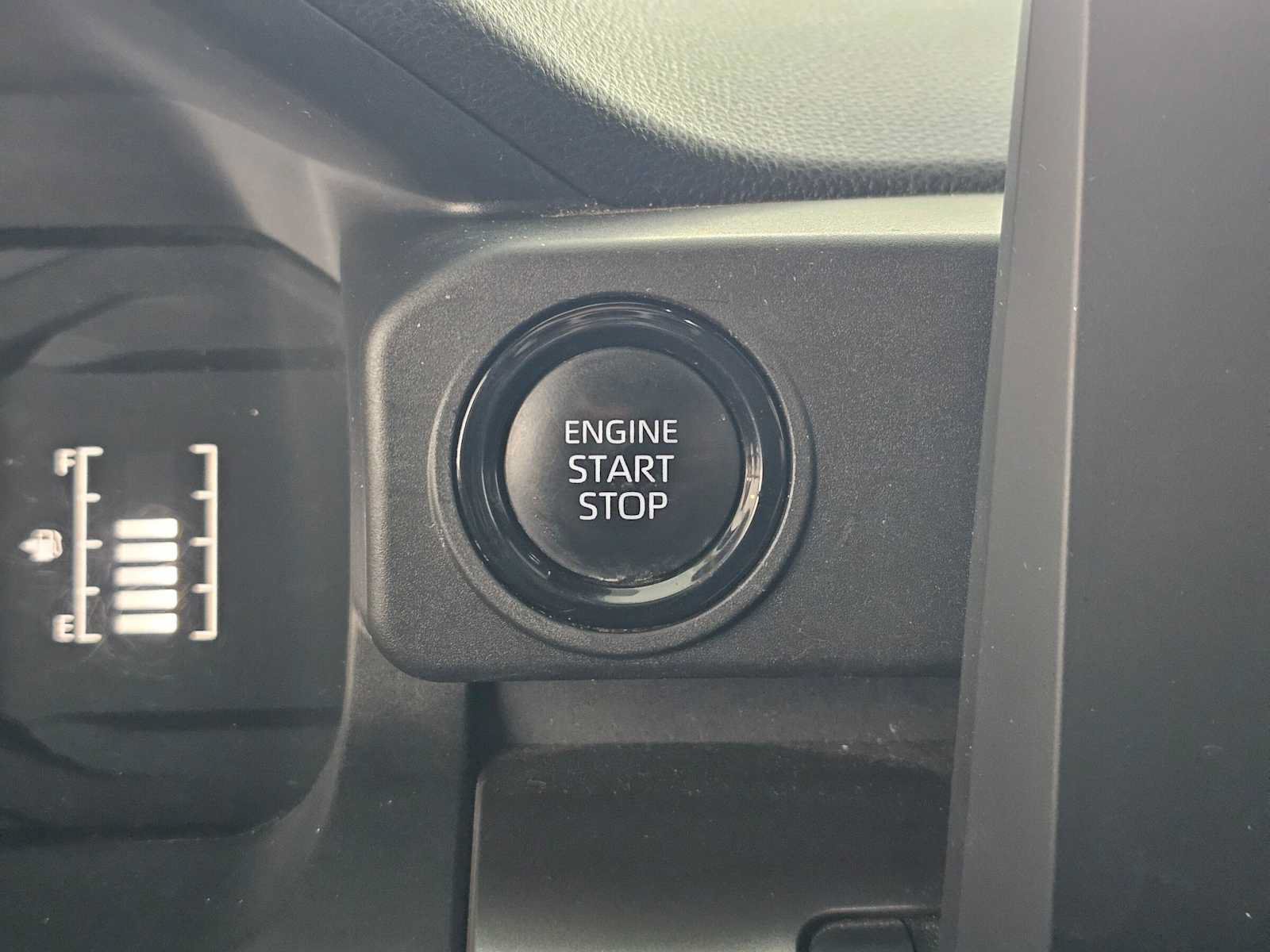 Used 2025 Toyota Tacoma SR5 AWD/4WD image 30