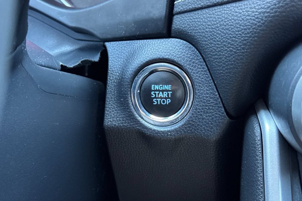 Used 2021 Toyota RAV4 XLE AWD/4WD image 27