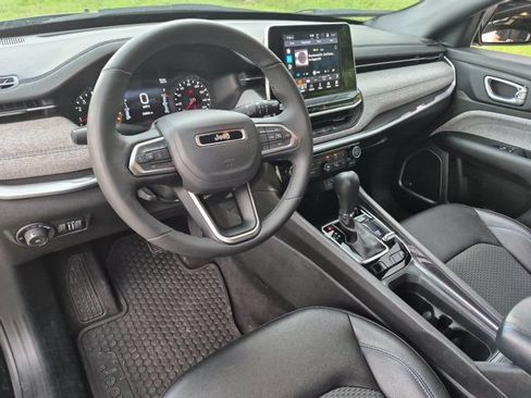 Used 2025 Jeep Compass Latitude w/ Sun & Sound Group AWD/4WD image 15