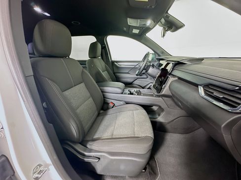 Used 2025 GMC Acadia Elevation image 34