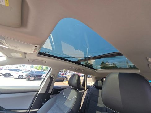 Used 2023 Volkswagen Taos SE w/ Panoramic Sunroof Package AWD/4WD image 23