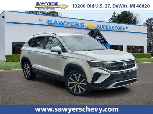 Used 2024 Volkswagen Taos SE FWD image 1