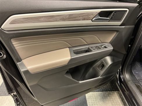 Used 2022 Volkswagen Atlas Cross Sport SE image 8