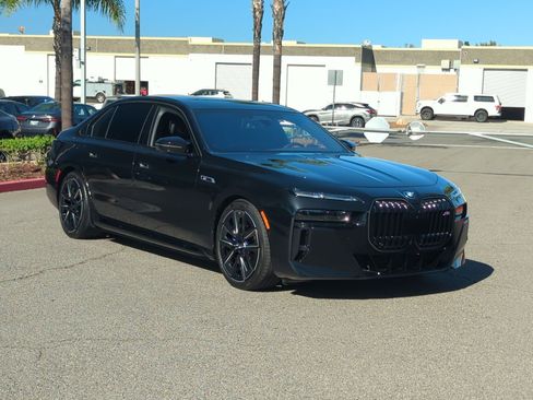 Used 2024 BMW i7 M70 w/ Executive Package image 5