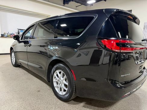 Used 2023 Chrysler Pacifica Touring-L FWD image 20