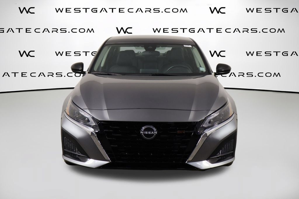 Used 2024 Nissan Altima 2.5 SR FWD image 2