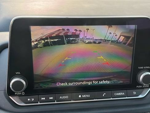 Used 2024 Nissan Rogue SV FWD image 12