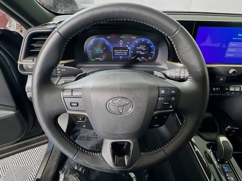 Certified 2025 Toyota Crown Signia image 11