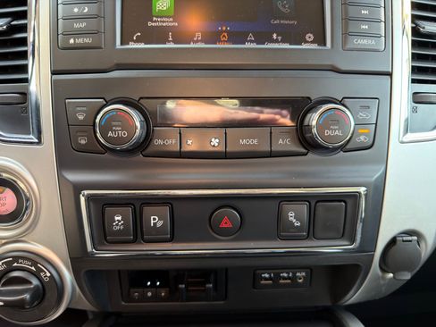 Used 2019 Nissan Titan SV w/ SV Convenience Package image 23