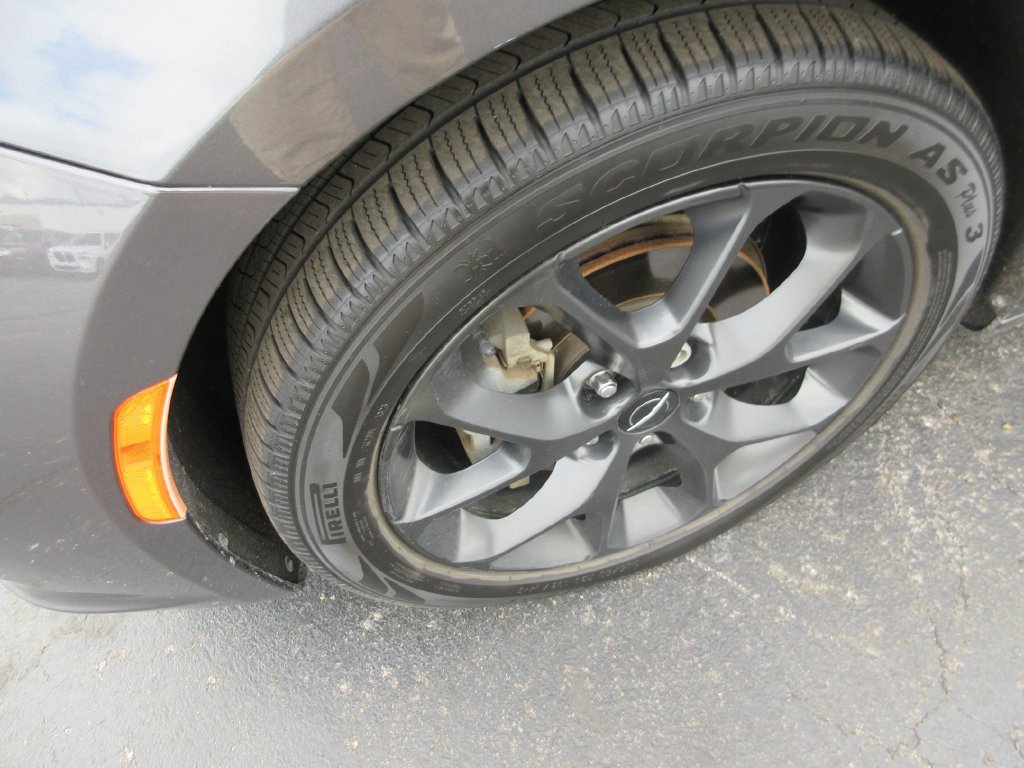 Used 2023 Chrysler Pacifica Touring-L w/ S Appearance Package FWD image 14