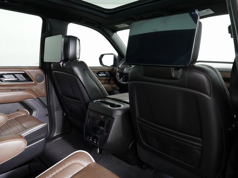 Used 2025 GMC Yukon XL Denali Ultimate image 11