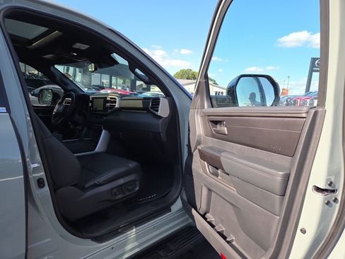 Used 2025 Toyota Sequoia 4WD image 13