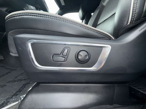 Used 2025 RAM 1500 Laramie AWD/4WD image 14