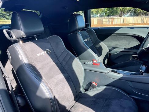 Used 2017 Dodge Challenger SRT Hellcat RWD image 10